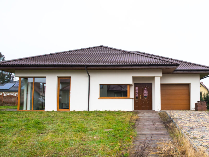 Energooszczędny dom parterowy Mścice 140 m² | działka 1300 m² | tarasy, wiata, spokojna okolica