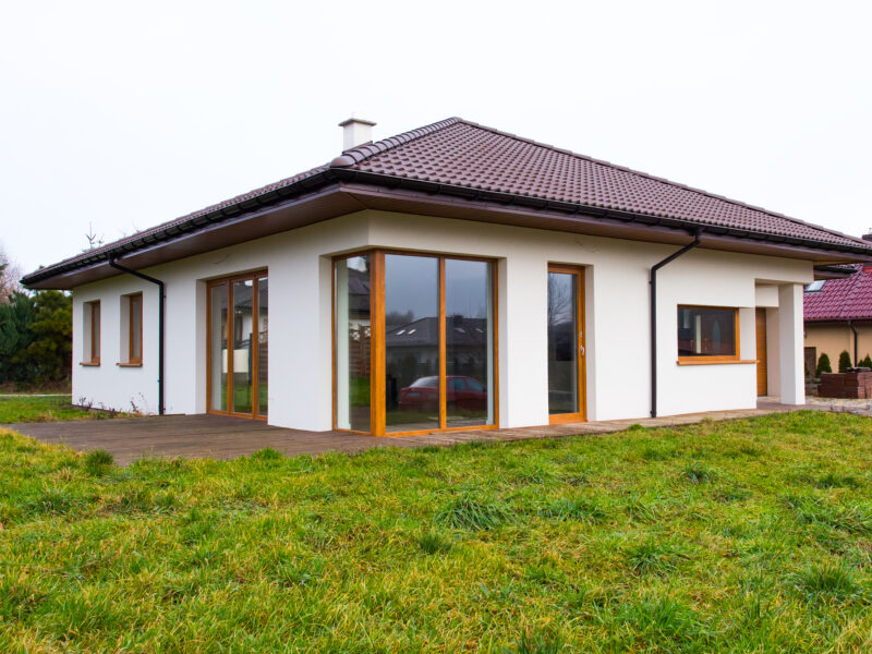 Energooszczędny dom parterowy Mścice 140 m² | działka 1300 m² | tarasy, wiata, spokojna okolica